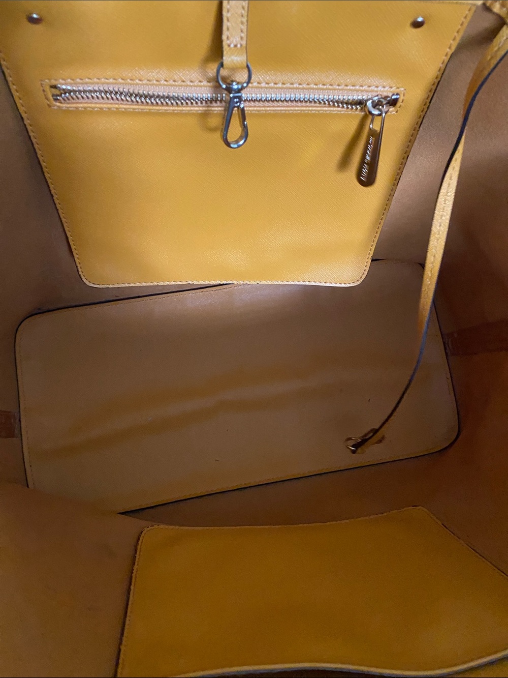 MICHAEL Michael Kors Jet Set Travel Medium Tote in Marigold - Picture 10 of 17